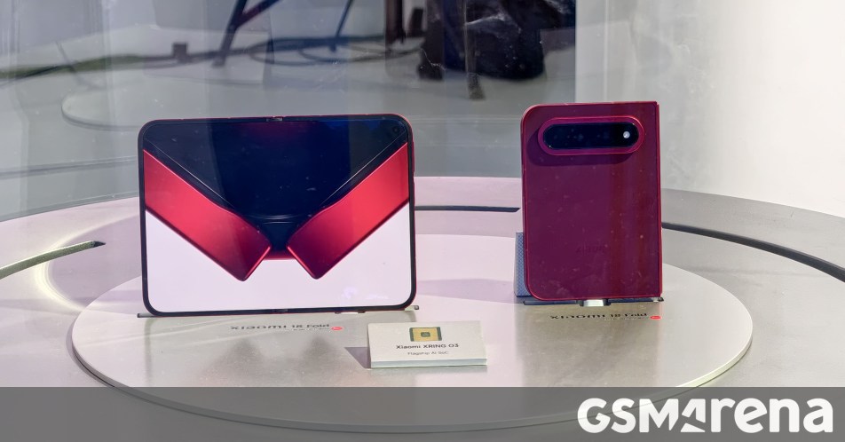 Xiaomi 18 Fold: широкий складной флагман на собственном чипе Xring O3
