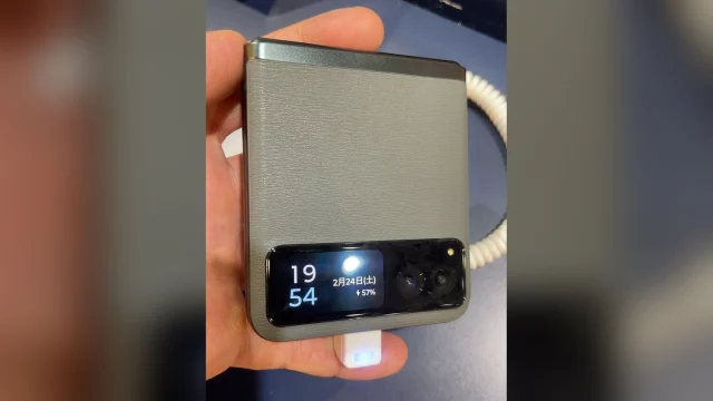 iPhone Duo или Motorola Razr Ultra: какой складной смартфон выбрать