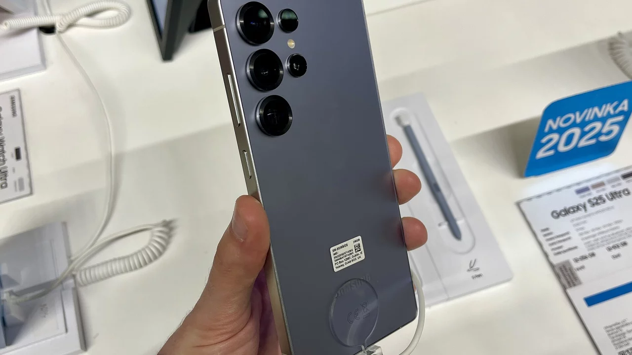Samsung Galaxy S25 Ultra, прошлое поколение