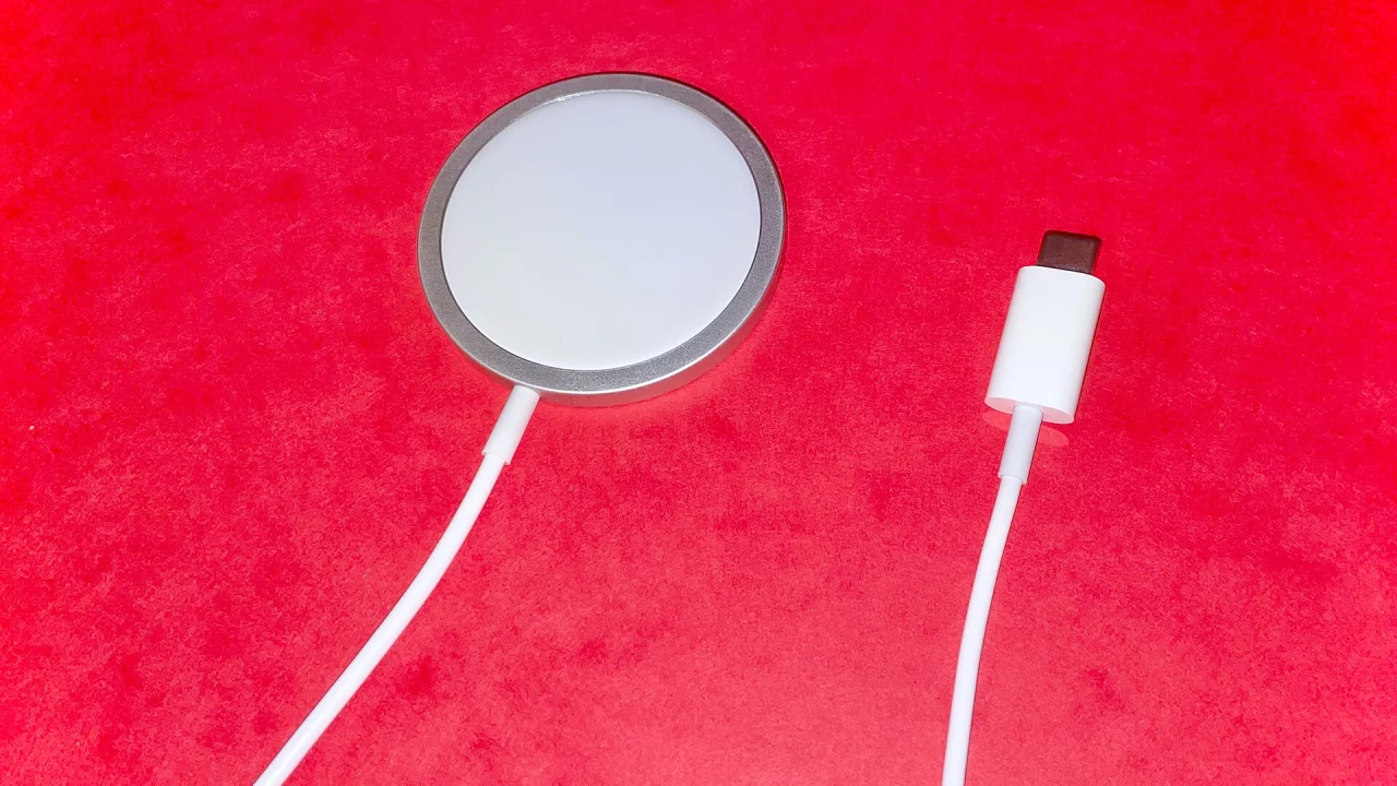 Зарядки MagSafe и USB-C для iPhone