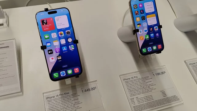 Apple начала активно предлагать iOS 27 всем, кто остался на iOS 26. А для старых iPhone нашли новую версию шпионской программы