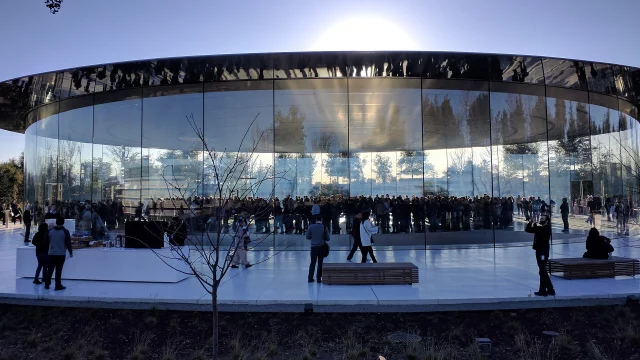 Apple назначила презентацию на 28 октября: покажут сенсорный MacBook Pro, iPad mini с OLED и новый iMac
