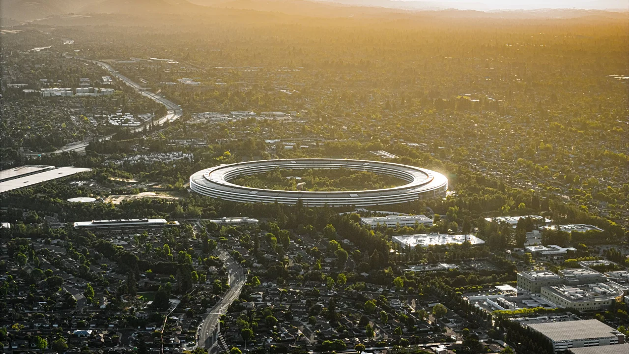 Штаб-квартира Apple Park в Купертино, вид с высоты